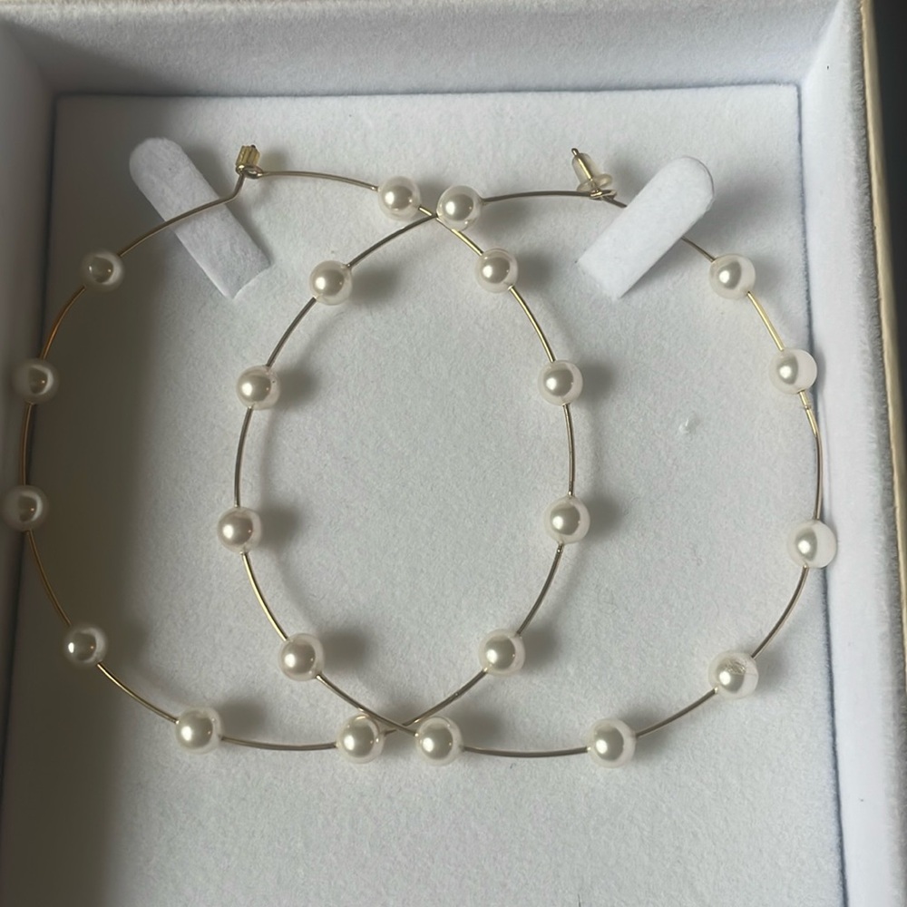 Large gold pearl earrings